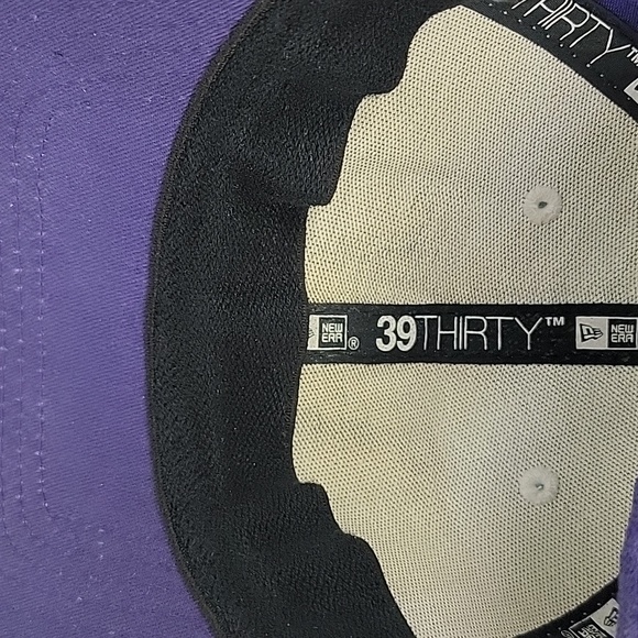 UW New Era Purple & White Baseball Cap 22 Inch Medium-Large - Picture 9 of 12